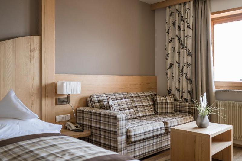 Economy Double Room with Balcony image 4