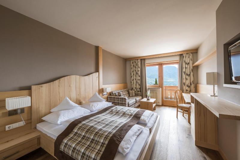 Economy Double Room with Balcony image 1