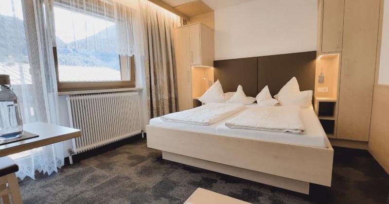 Standard Double Room with Balcony image 3