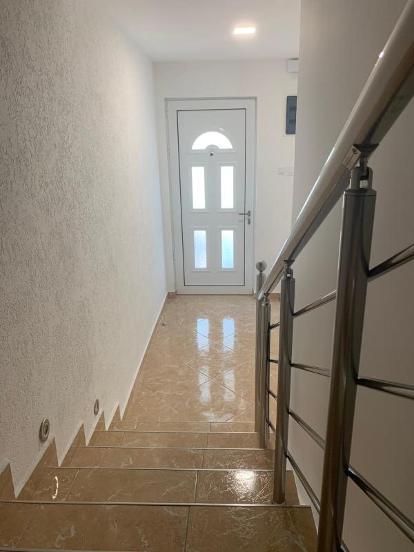 Duraku Apartment - image 2