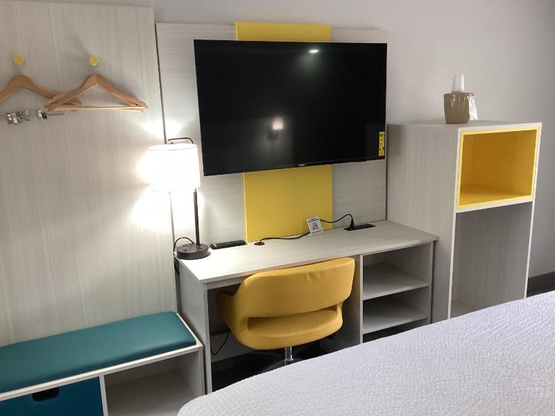 King Room - Non-Smoking image 2