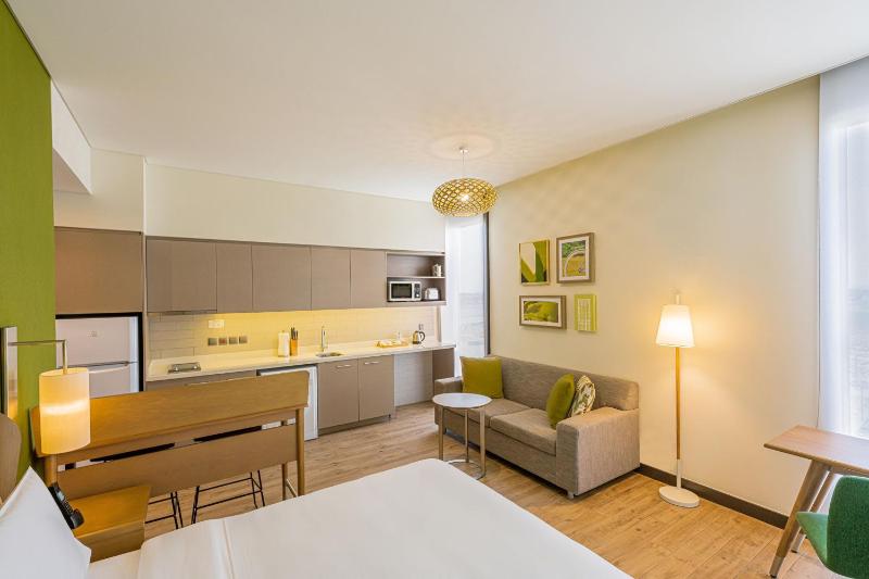 Superior Studio Apartment – King Bed (Complimentary Breakfast & Shuttle to Sobha Realty Metro Station, JBR Beach & Mall of the Emirates) image 1