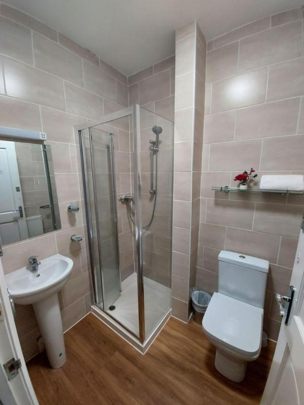 Double Room with Private Bathroom image 2
