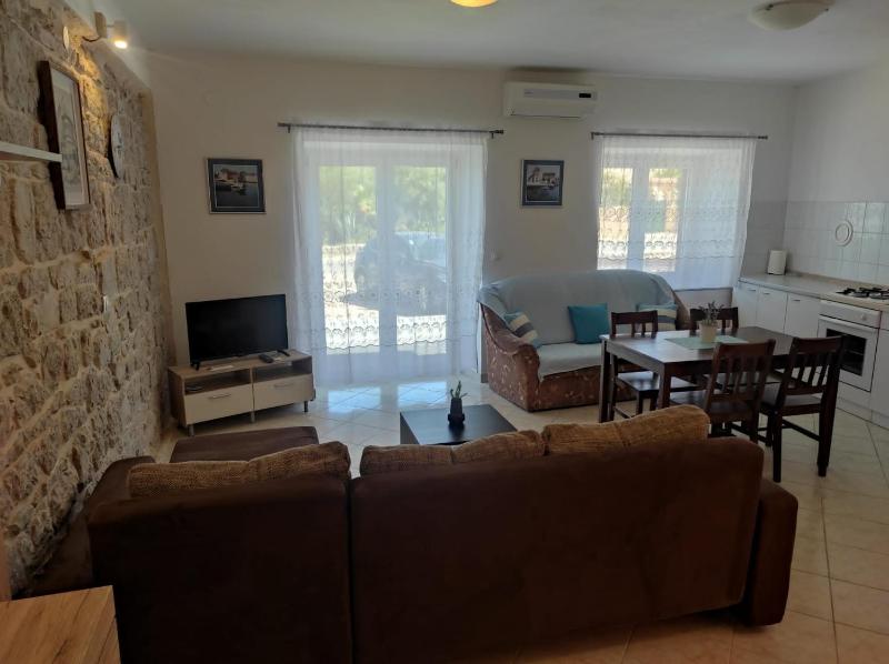 One-Bedroom Apartment with Terrace and Sea View image 1