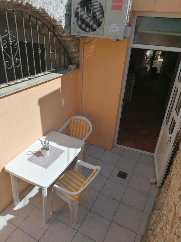 One-Bedroom Apartment with Terrace image 3