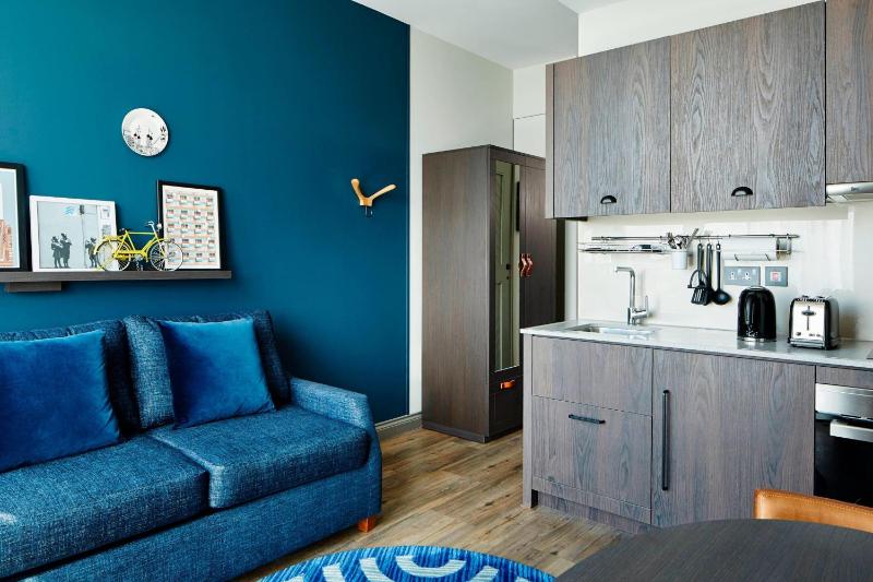 One-Bedroom Suite image 4