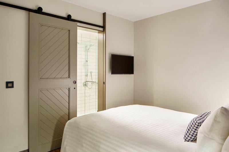 One-Bedroom Suite image 3