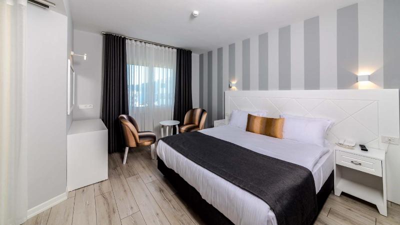 Standard Double or Twin Room image 3