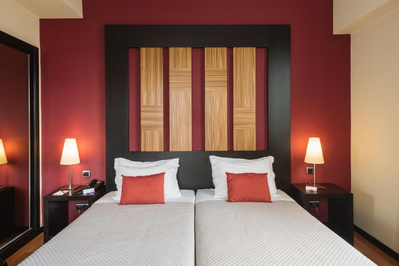 Twin Room with Extra Bed (2 Adults + 1 Child) image 2