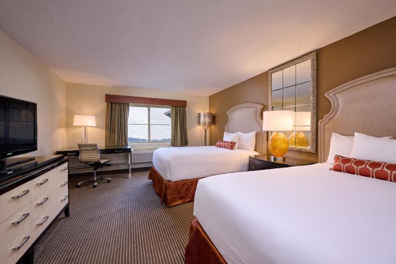 Queen Room with Two Queen Beds - Non-Smoking image 1