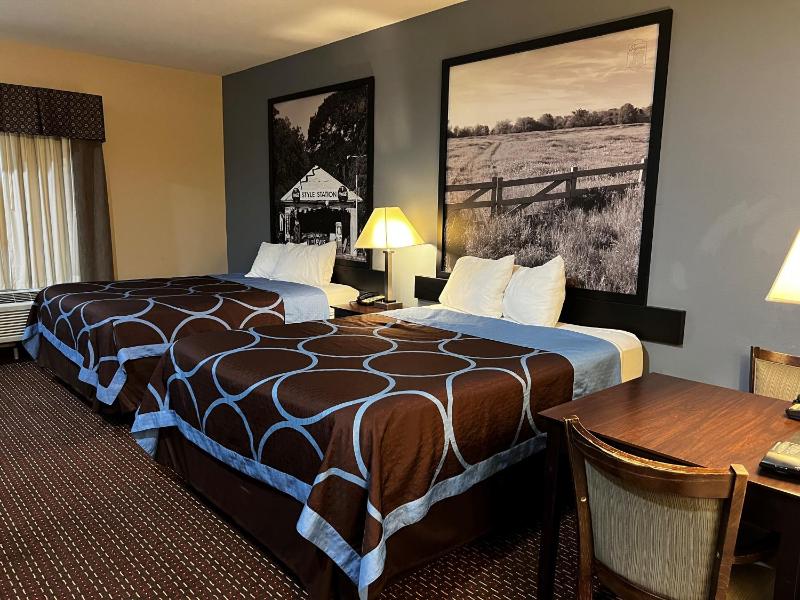 Deluxe Queen Studio with Two Queen Beds - Non-Smoking image 4