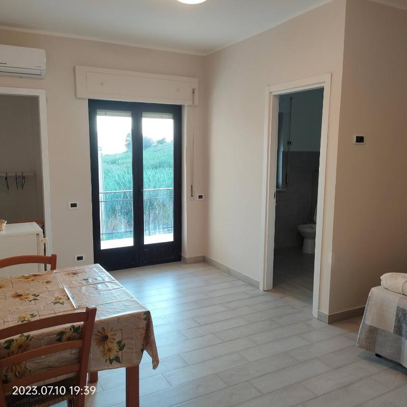 Studio Apartment with Sea View image 4