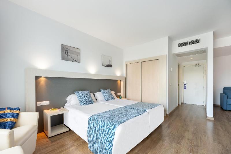 Family Suite with Sea View image 2