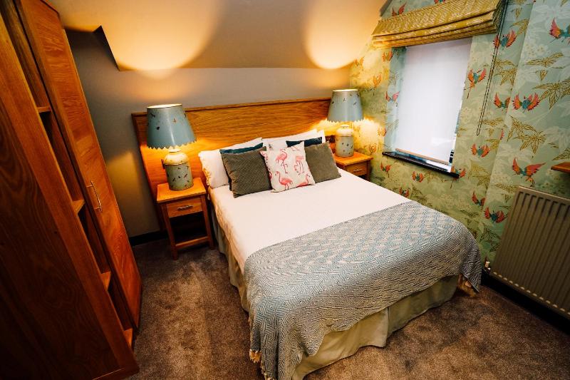 Small Double Room image 3