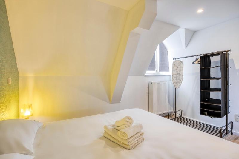 One-Bedroom Apartment image 4