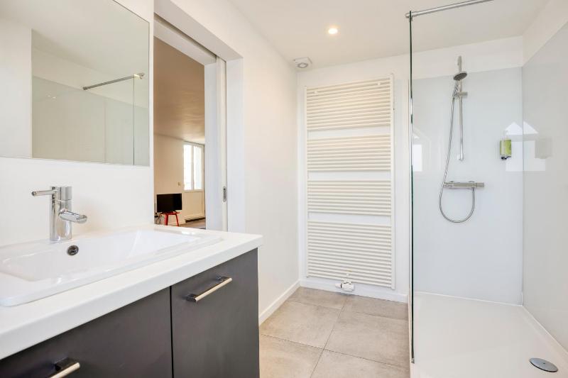 One-Bedroom Apartment image 2