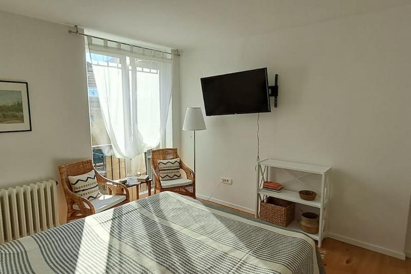 Chic & Comfy Hideaway in the Heart of the City - image 9