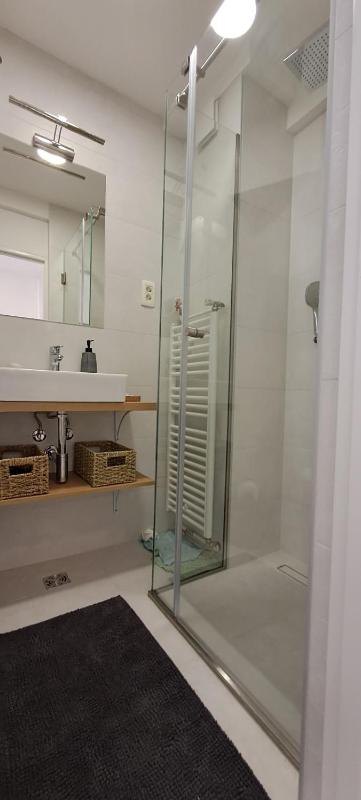 Chic & Comfy Hideaway in the Heart of the City - image 10
