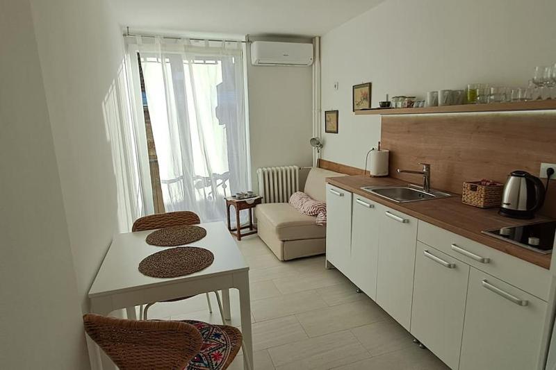 Chic & Comfy Hideaway in the Heart of the City - image 12