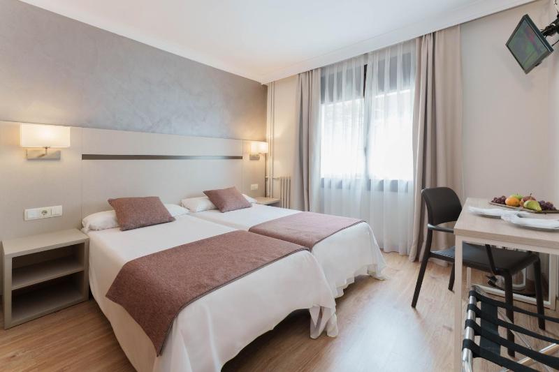 Twin Room image 1