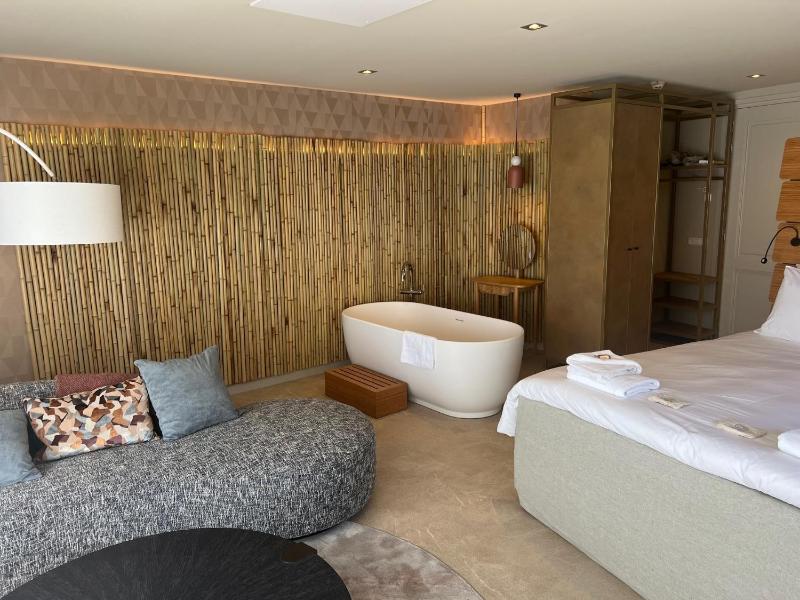 Deluxe Queen Suite image 3