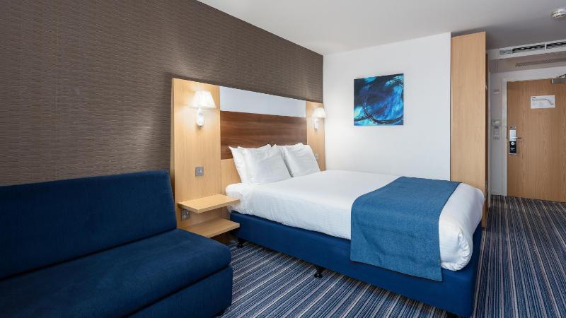 Standard Double Room with Sofa Bed and Free Hot Breakfast image 1