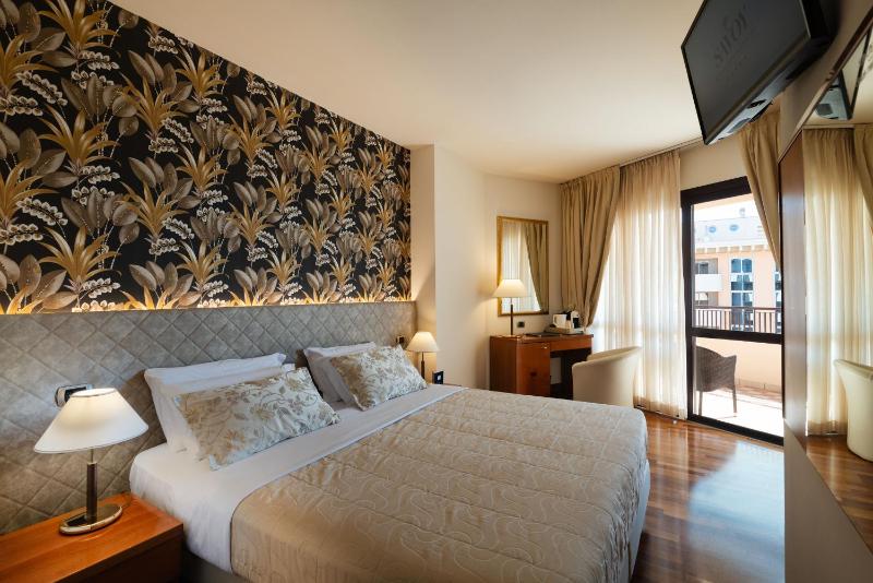 Standard Room with Balcony image 1