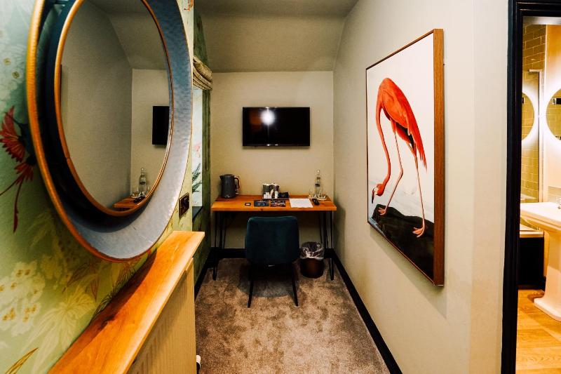 Small Double Room image 4