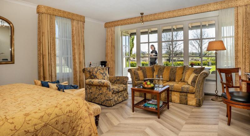 Superior King Room image 2