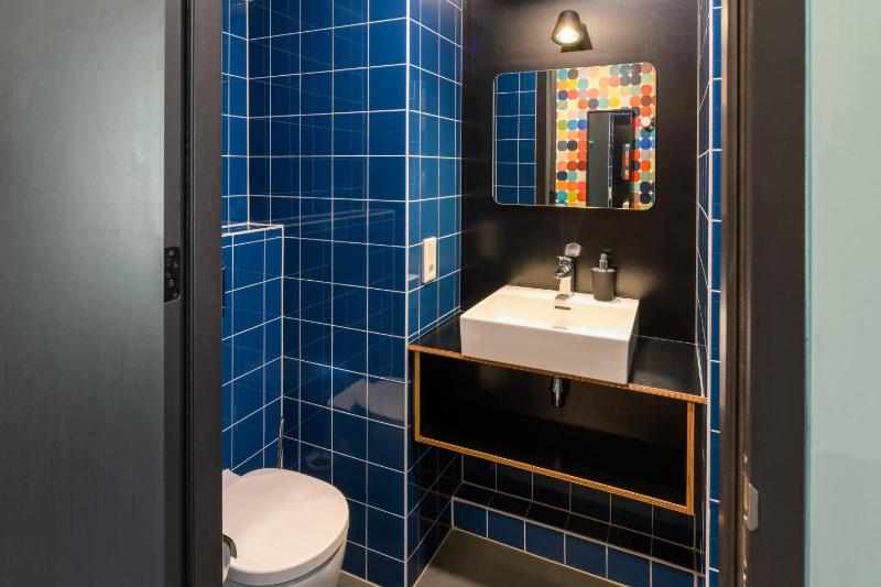 Comfort Double with Private Bathroom and Shower image 4