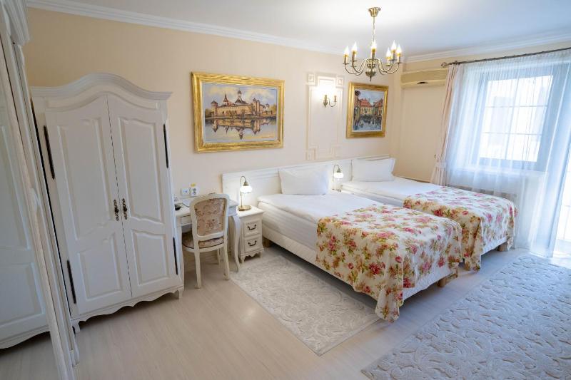 Double Room image 1