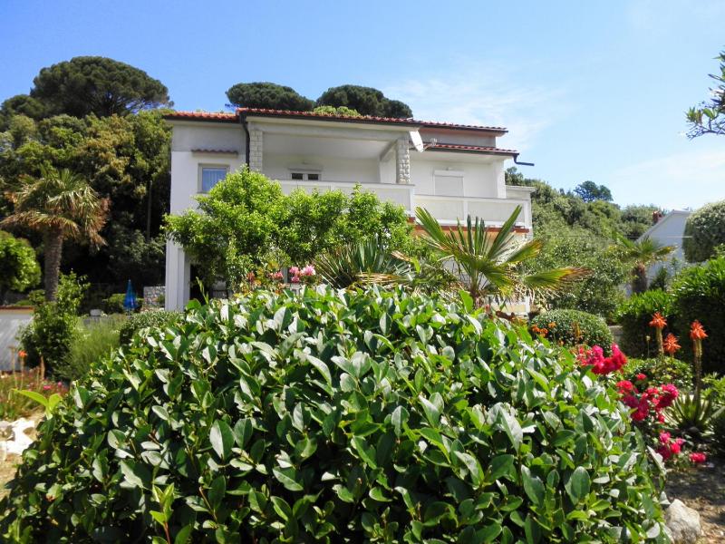 Studio Apartment with Sea View image 4