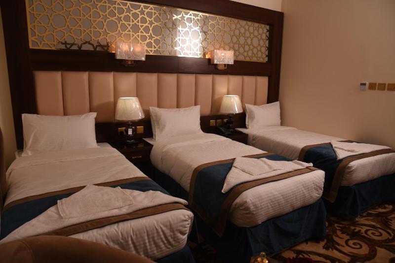 Triple Room with Bathroom image 1