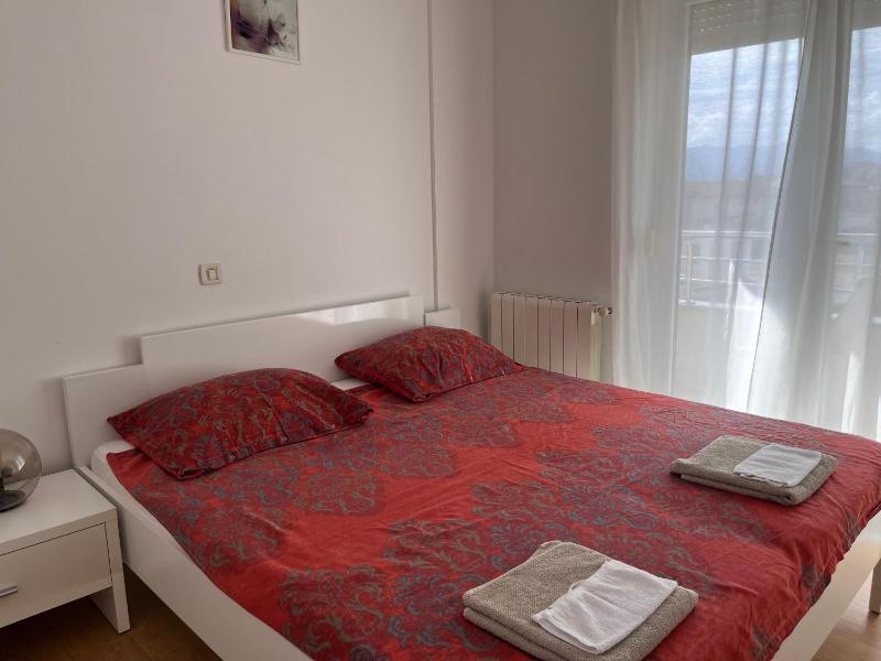 Peachy House - image 12