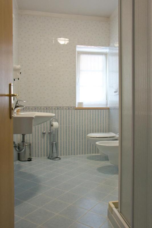 Queen Room image 2