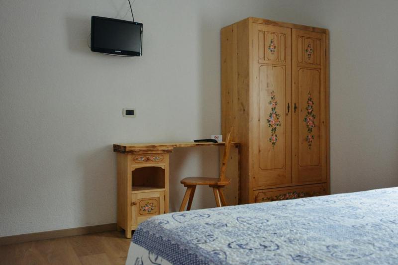 Queen Room image 4