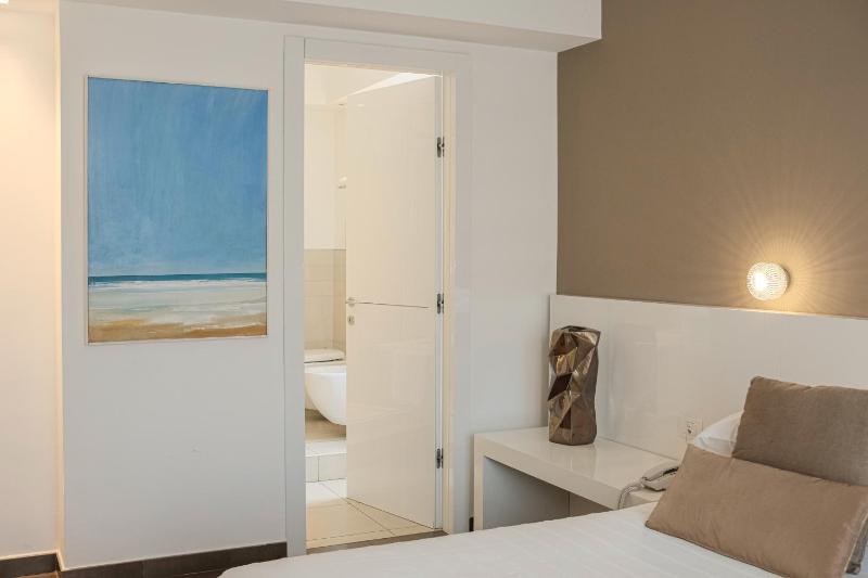 Double or Twin Room image 3