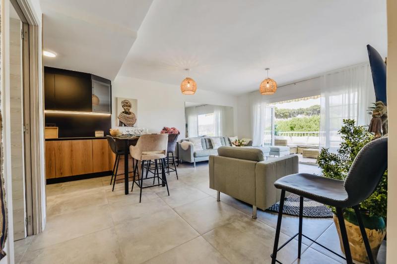 Luxury Apartment Seaside Bay - image 17