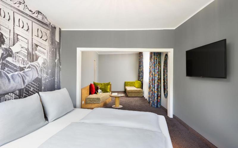 Doppelzimmer „Comfy Maxy“ zum Teil mit Balkon image 1