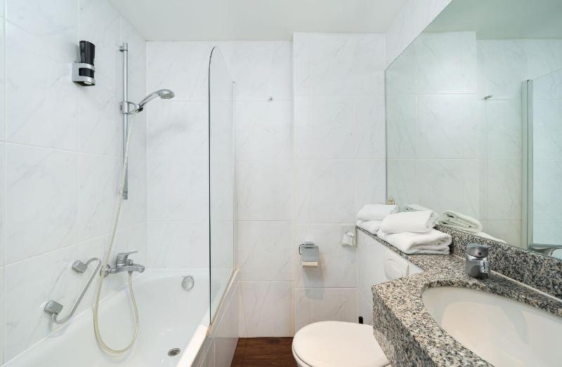 Large Single Room image 3