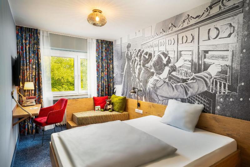 Large Single Room image 1