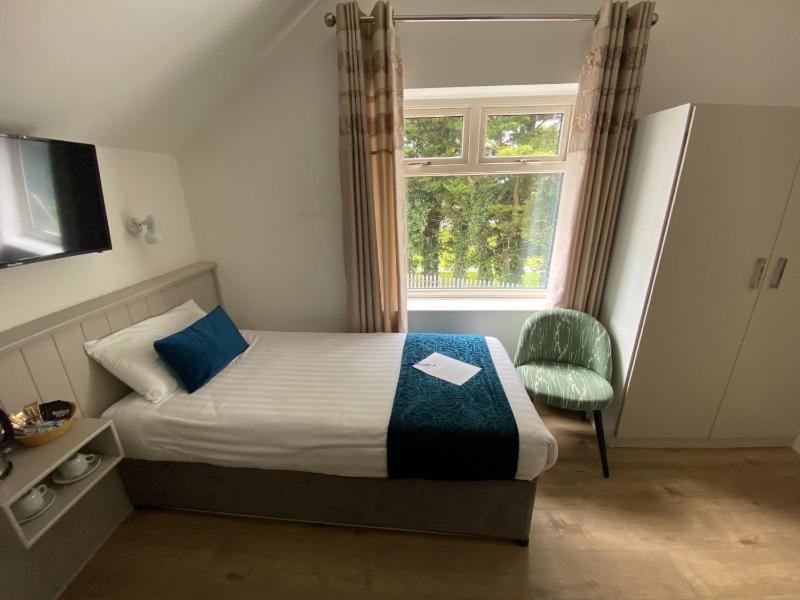 Double or Twin Room image 2