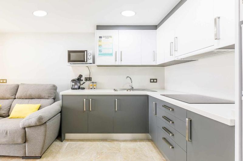A&N Central Penthouse Terrace Retreat - image 13