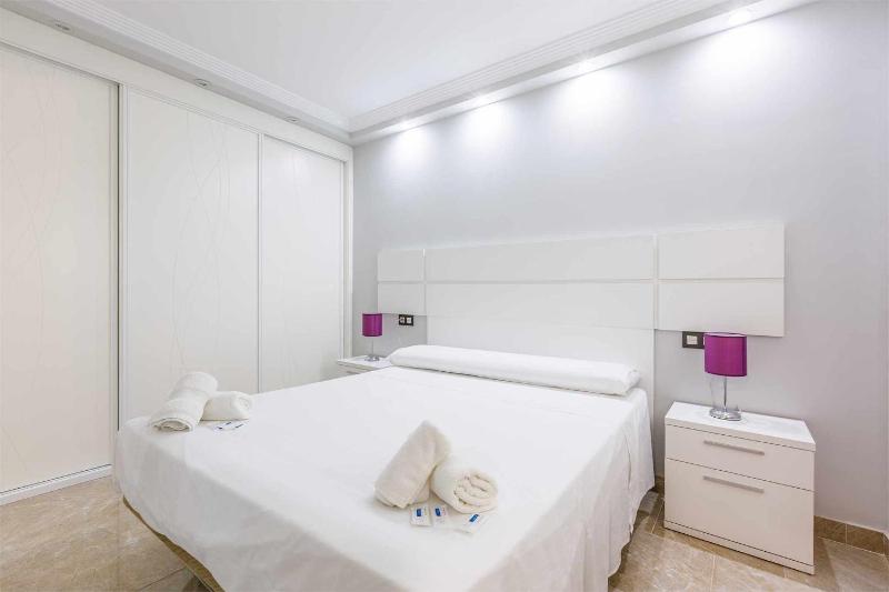 A&N Central Penthouse Terrace Retreat - image 24