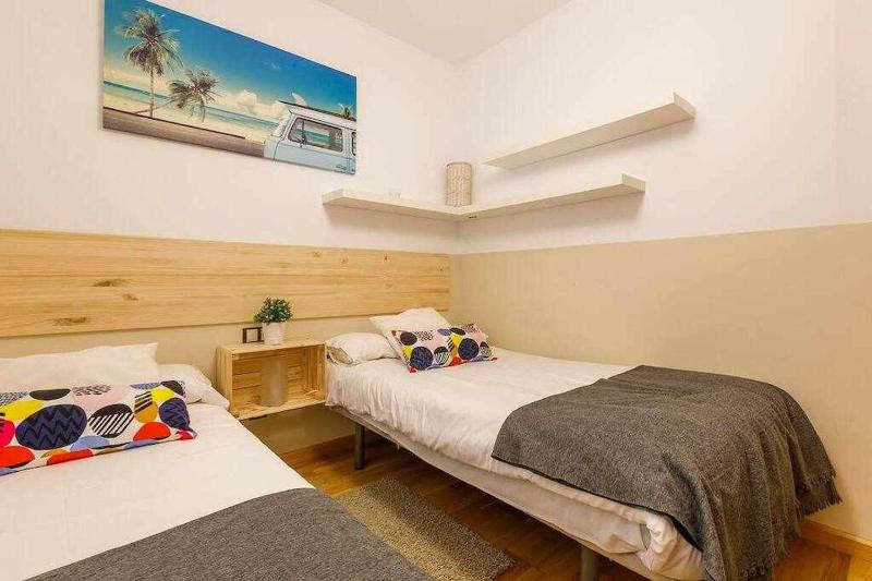 A&N Mediterranean Terrace Apartment with Pool & Parking - image 4