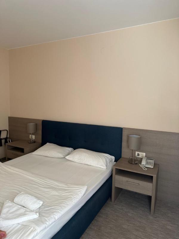 Double Room with Balcony image 3