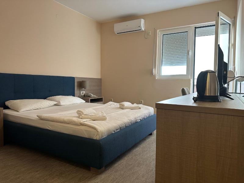 Double Room with Balcony image 1