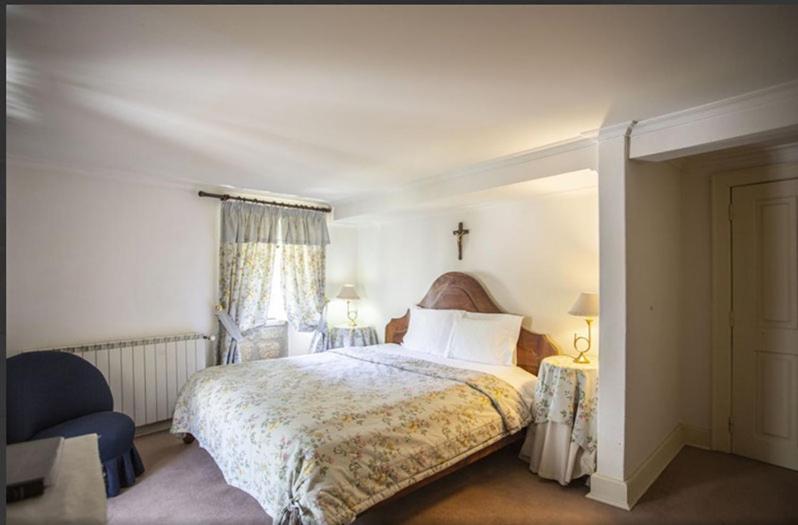 Deluxe Room image 2