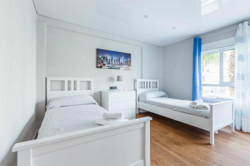 A&N Central Beach Walk Apartment Torre del Mar - image 9