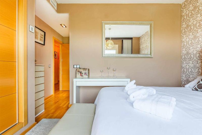 A&N Spacious Family Apartment with Pool & Parking - image 40